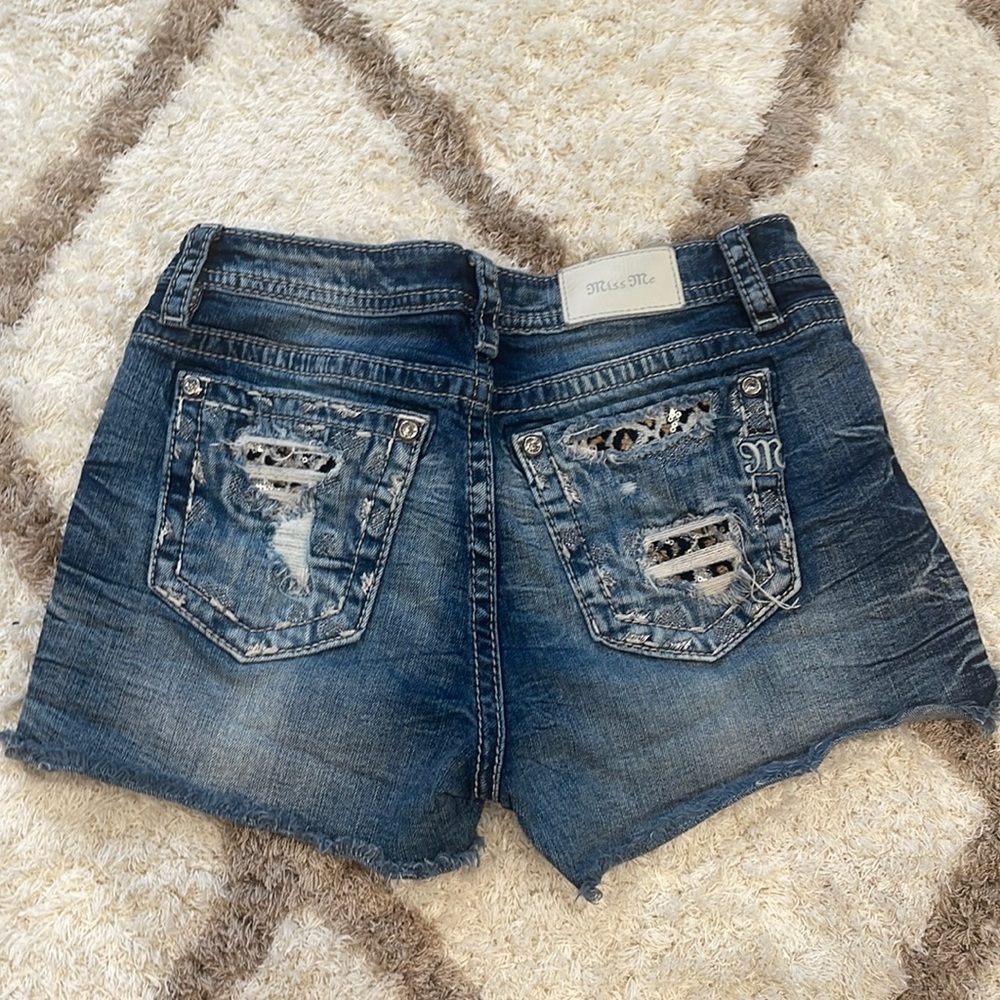 Women’s Miss Me Mid-Rise Shorts Size 30
